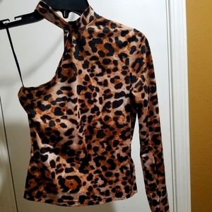 One sleeve cheetah print crop top